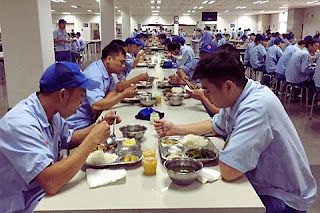 Công nhân ăn trưa